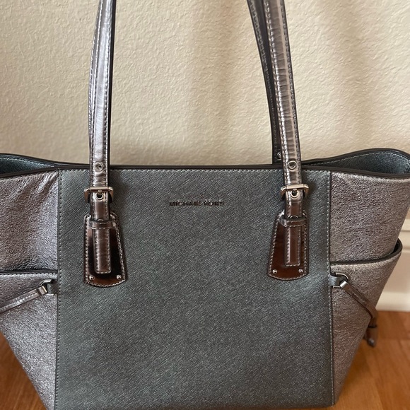 Michael Kors Metallic Tote Bag - Picture 1 of 4